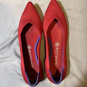 Rothys chili red point